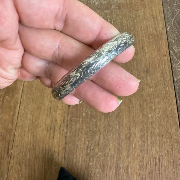 Vintage FAS‎ 925 Silver Hinged Etched Bangle Bracelet - Picture 2 of 4